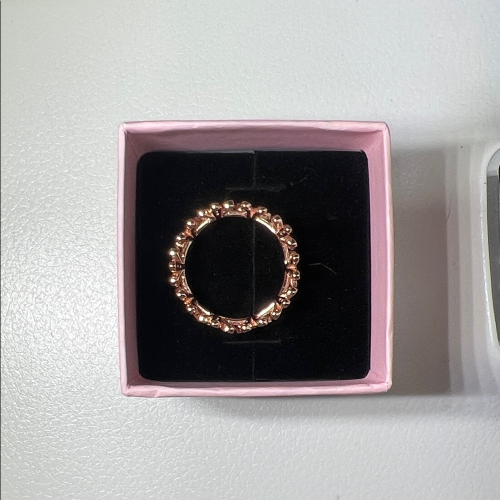 Pandora Dazzling Daisy Meadow Ring
⚠️ALL reasonable Offers Accepted 💍 - Picture 6 of 7